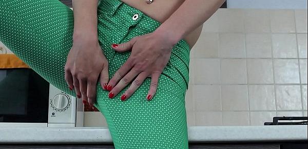  Russian Girl Sasha Bikeyeva - See how she teases you and pees through green pants.